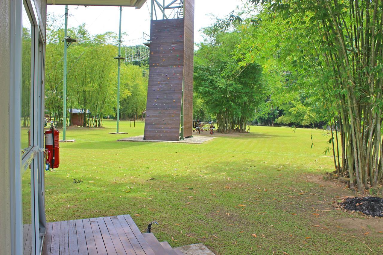 Kiulu Riverside Chalet Tamparuli ภายนอก รูปภาพ